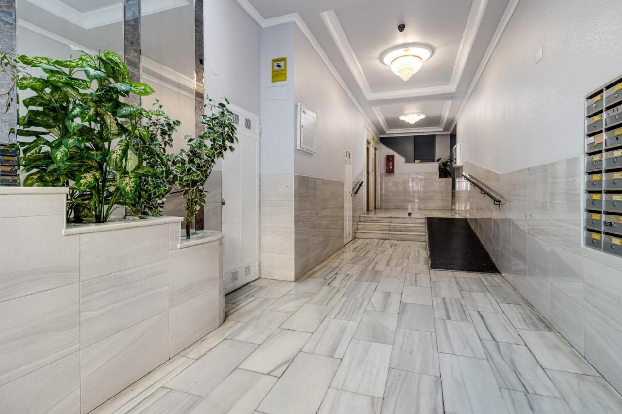 Apartment Caballero De Rodas Torrevieja Exterior photo